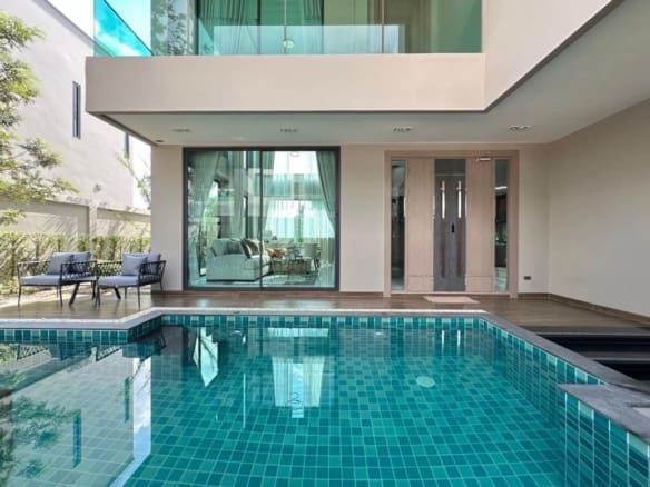 Madcha Nirvana Pattaya