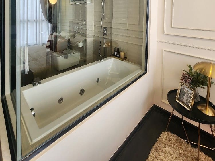 Hampton Thonglor 10