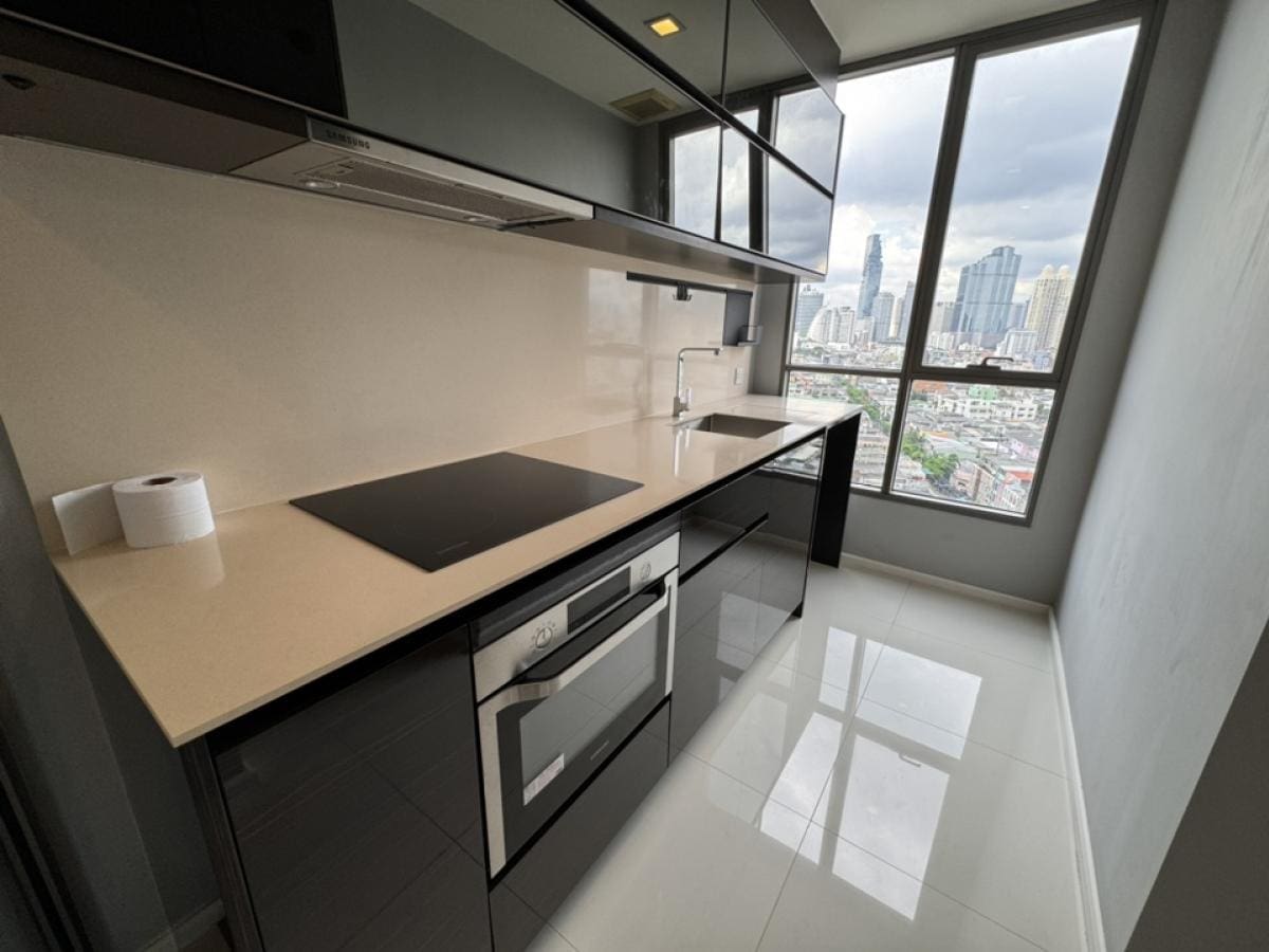 The Room Sathorn-St.Louis