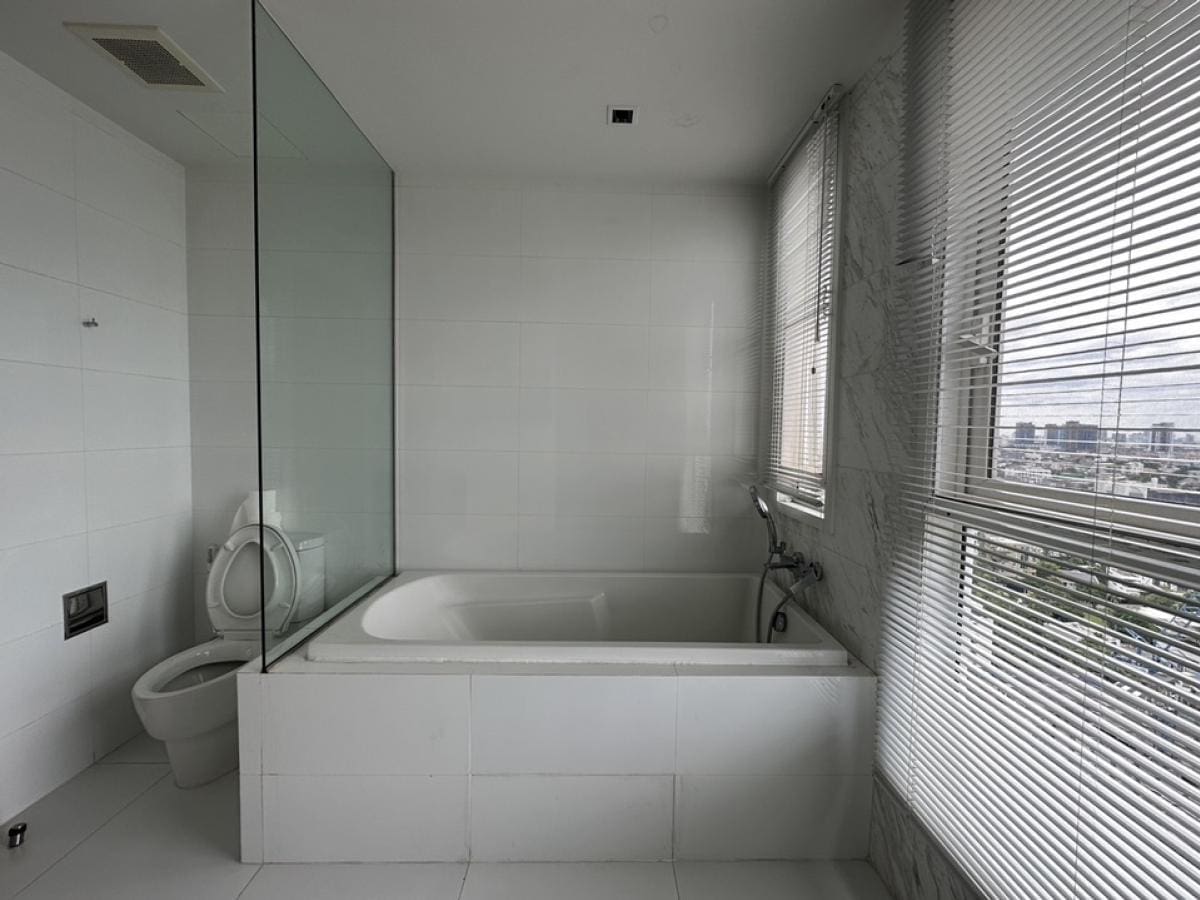 HQ Thonglor by Sansiri
