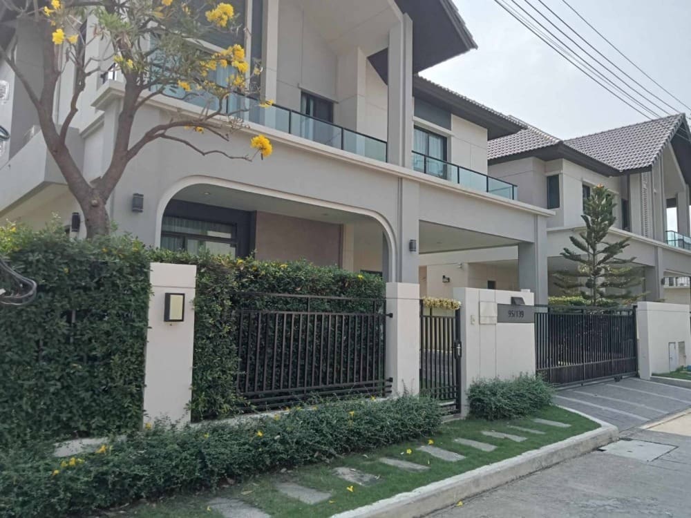 Bangkok Boulevard Srinakarin-Bangna