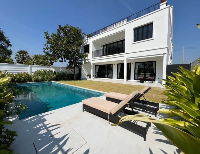 Luxury European House for Sale in Mabprachan Lake