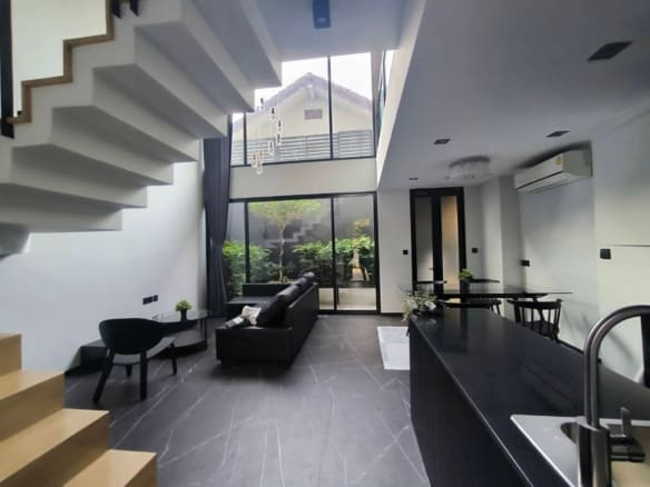 L SCAPE Ratchada 20