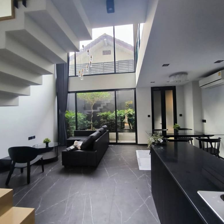 L SCAPE Ratchada 20
