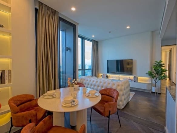 The Esse Thonglor