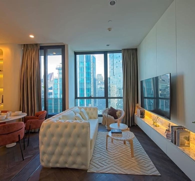The Esse Thonglor