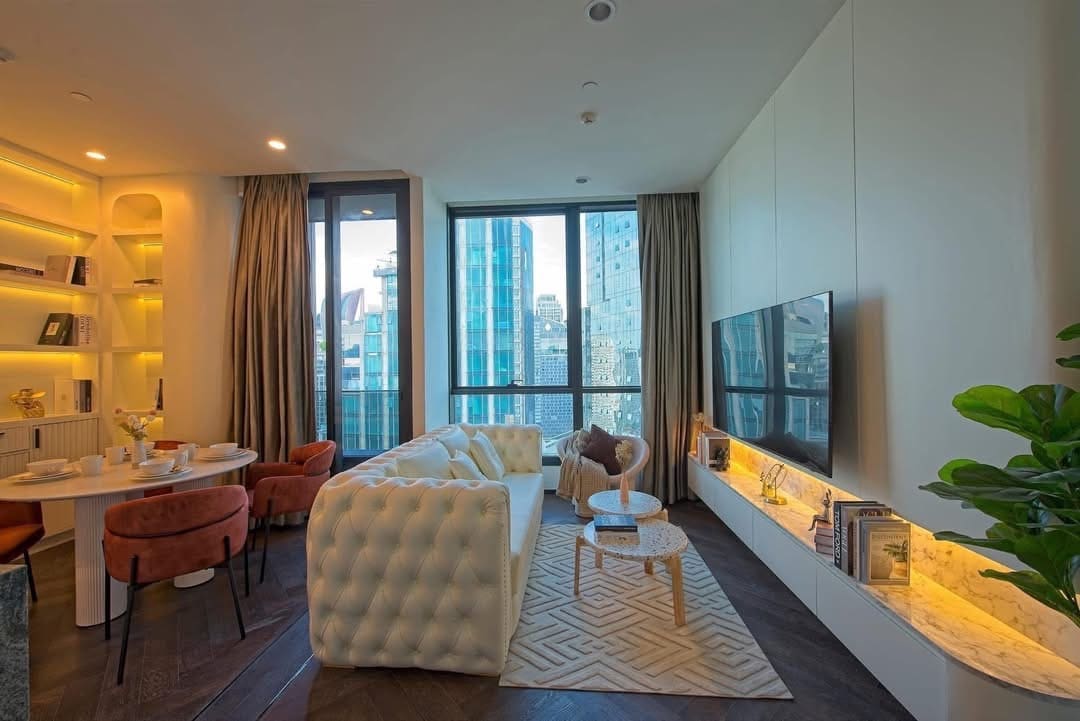 The Esse Thonglor